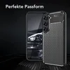 A smartphone case with a carbon fiber pattern is shown next to a smartphone displaying an image of a car. Anteprima dell’immagine prodotto