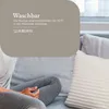 A person sitting on a sofa with cushions, with text overlay providing product information. Anteprima dell’immagine prodotto