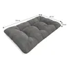 A grey tufted cushion with dimensions indicated by text overlays. Voir les images du produit