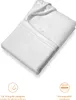 A folded white mattress encasing with a zipper closure is shown diagonally against a white background. Two circular icons with text are present at the bottom. Anteprima dell’immagine prodotto