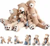 A collage of images showing people interacting with large teddy bears of various sizes. Anteprima dell’immagine prodotto