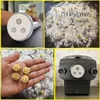 Collage of images showing a pasta maker and snowflake-shaped pasta. Anteprima dell’immagine prodotto