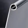 A close-up shot of the edge of a metal baking pan with a rolled edge. Náhled obrázku produktu