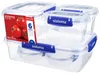 A set of clear plastic food storage containers with blue lids and latches, stacked and arranged in a package. Produktbild-Vorschau
