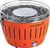 An orange LotusGrill charcoal grill is shown from a slightly elevated front-side angle against a white background. Anteprima dell’immagine prodotto