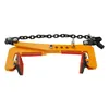 A product shot of an orange lifting clamp with a black chain, set against a white background. Voir les images du produit