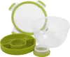 A disassembled salad container with a transparent bowl, a green partitioned base, and a green-rimmed transparent lid. Produktbild-Vorschau