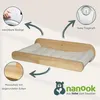 A wooden cat bed with a white quilted cushion, surrounded by marketing graphics and text highlighting its features. Produktbild-Vorschau