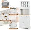 A white kitchen hutch with glass doors and drawers, shown with callouts highlighting features like magnetic catches, smooth metal slides, cable management, and a stable base. Podgląd zdjęcia produktu