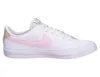 A side view of a white Nike Court Legacy sneaker with pink accents. Voir les images du produit