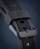 A close-up shot of a black watch strap and buckle. Voir les images du produit