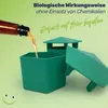 A green snail trap is being filled with liquid from a brown bottle. The background is a gradient of light green. Produktbild-Vorschau