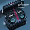 Close-up of a black charging case for wireless earbuds, with the lid open and two earbuds inside. A digital display on the case shows '100%' and battery indicators. Text overlays describe features. Produktbild-Vorschau