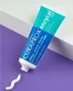 A tube of Curaprox Enzycal 1450 toothpaste is shown diagonally on a purple and white background, with a small amount of toothpaste squeezed out at the bottom. Anteprima dell’immagine prodotto