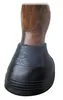 A black horse hoof boot is shown on a wooden form. Produktbild-Vorschau