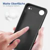 A hand is touching the back of a black phone case, highlighting its matte surface. Produktbild-Vorschau