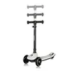 A three-wheeled scooter with adjustable handlebars, shown against a white background. Anteprima dell’immagine prodotto
