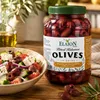 Elaion Kalamata Oliven Glas neben griechischem Salat Produktbild-Vorschau