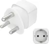 A white travel adapter with three silver prongs is shown, along with a separate image of a European-style socket. Voir les images du produit