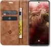 A brown leather flip case for a smartphone, with cards and a banknote inserted. Produktbild-Vorschau