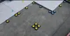 A close-up view of adjustable pedestals being used to lay paving stones on a rooftop or balcony. Anteprima dell’immagine prodotto