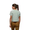 Damen T-Shirt "Bd Stripe Ss Tee" von Black Diamond; gestreift; Rückenansicht; kombiniert mit beigen Hosen. Produktbild-Vorschau