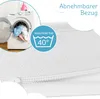 A close-up view of a white mattress topper with a zipper, next to a washing machine and a laundry care symbol. Produktbild-Vorschau