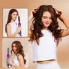 Collage zeigt eine Frau, die einen grauen und magentafarbenen Haarstyler verwendet, um ihre langen braunen Haare zu locken, und ein weiteres Bild von ihr mit gestylten lockigen Haaren Podgląd zdjęcia produktu