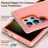 Close-up of a phone case showing raised edges for camera and screen protection. Produktbild-Vorschau