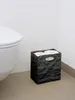 Toilettenpapier-Aufbewahrung in einer schwarzen Knitterbox im Bad Produktbild-Vorschau