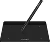 A black graphics tablet with a stylus on a white background. Anteprima dell’immagine prodotto