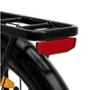 A close-up view of the rear reflector and rack of a black bicycle. Produktbild-Vorschau