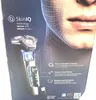 A close-up of a Philips electric shaver and its features on a box. Produktbild-Vorschau