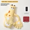 A yellow plush giraffe toy with brown spots and hands, presented on a white background with text overlays and inset images of a remote control and red beans. Produktbild-Vorschau