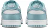 The back view of two Nike Dunk Low Retro sneakers. Anteprima dell’immagine prodotto