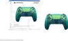 A PlayStation 5 DualSense wireless controller in Chroma Teal is shown next to its packaging. Produktbild-Vorschau