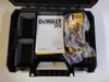 The image shows a DeWalt Akku-Schlagschrauber (impact wrench) inside its black carrying case, along with its instruction manual. Voir les images du produit