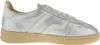 A side view of a silver sneaker with cream accents. Produktbild-Vorschau