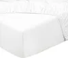 A close-up view of a white fitted sheet on a mattress. Produktbild-Vorschau