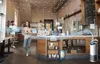 People in a cafe with an air purifier. Anteprima dell’immagine prodotto