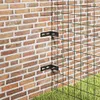 Corner brackets attaching a green wire mesh fence to a brick wall, with grass in the foreground. Voir les images du produit