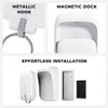 Collage showing features of a white electronic device, including a metallic hook, magnetic dock, and installation components. Náhled obrázku produktu