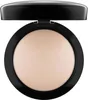 A close-up studio shot of an open compact powder. Podgląd zdjęcia produktu