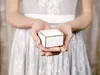 10 piccole scatole regalo in carta bianca con bordi dorati Anteprima dell’immagine prodotto 3