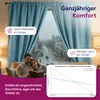 A couple reading a book on a couch in front of a window with blue curtains, with marketing text and a graph overlaid. Produktbild-Vorschau