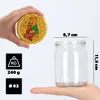 A hand holds a Winnie the Pooh themed jar lid, while another hand holds a glass jar with dimensions indicated. Information about weight and diameter is also displayed. Produktbild-Vorschau