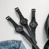 Three black Casio watches are laid out on a white surface, with a corner of blue denim fabric visible at the bottom left. Voir les images du produit