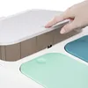 A hand is pressing down on the lid of a recycling bin. Náhľad obrázku produktu