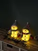2 pupazzi di neve con sciarpa e berretto colorati a LED Anteprima dell’immagine prodotto 2