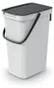 A white trash can with a gray lid and handle, shown from a slightly angled front view against a white background. Anteprima dell’immagine prodotto